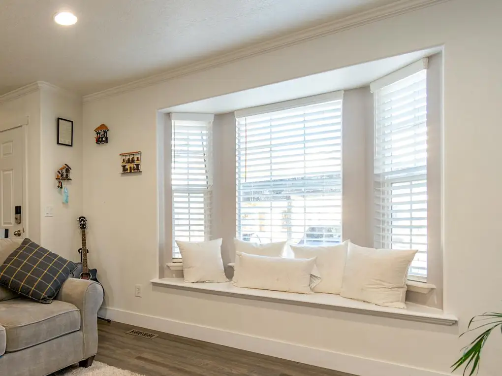 bay window living room